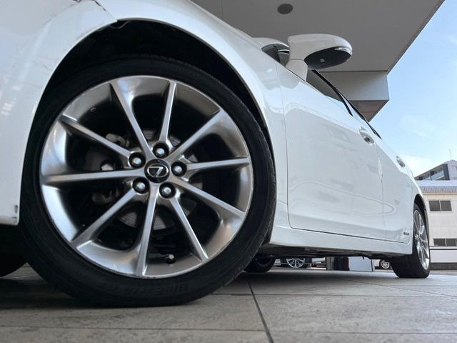 �y����17�C���`�A���~�z�C�[���z�O�ςɃ}�b�`���������A���~�z�C�[���𑕒����Ă���܂��B�e��ЊO�A���~�z�C�[����A�X�^�b�h���X�^�C�����戵�����Ă���܂��B���񂲑��k����������