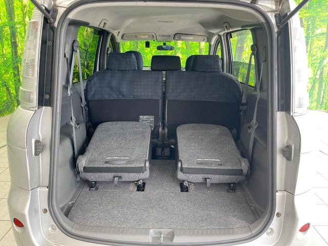 ���i�̂���������ʋ΁A���}���ɏ\���ȉ׎��X�y�[�X���m�ۂ��Ă���܂��B�V�[�g��|���ƁA�傫�ȉו��̐ύڂ��\�ł���