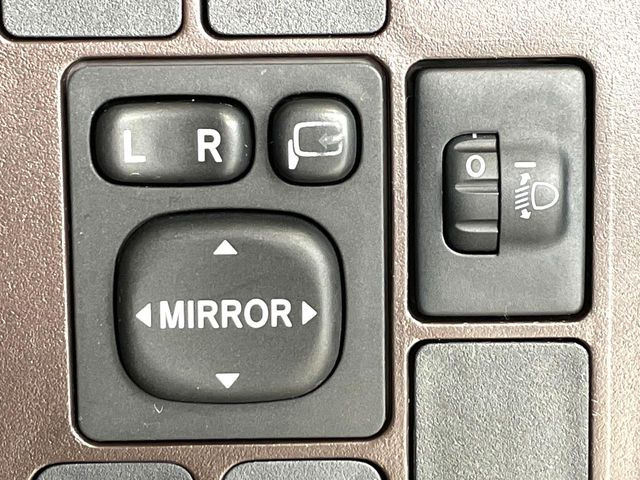 �y�d���i�[�~���[�z�T�C�h�~���[�͓d���i�[���ƂȂ��Ă���A�������ԏ�ł��L�Y�������X�N��}�����܂��B