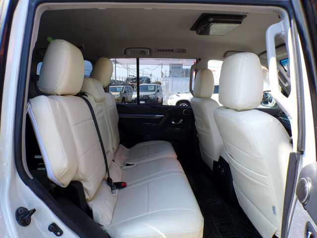 �N���J��SUV�̂ق��ɂ��A���t�@�[�h�E�G���O�����h�E�Z���i�E�X�e�b�v���S���E���H�N�V�[�E���F���t�@�C�A�E�I�f�b�Z�C�E�A���Ԃ��|���V�F�J�C�G�� �~�j�N���X�I�[�o�[�I�[��4 �L���v�e�B�o���݌ɂ��Ă���܂�