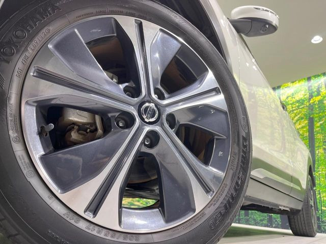 【純正17インチアルミホイール】外観にマッチした純正アルミホイールを装着しております。各種社外アルミホイールや、スタッドレスタイヤも取扱いしております。是非ご相談ください♪