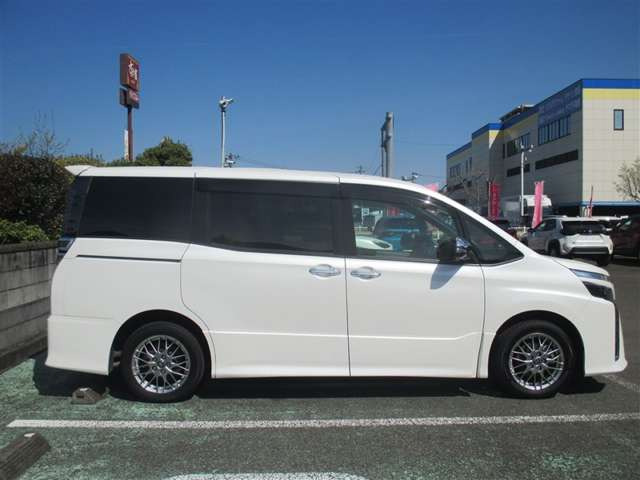 ヴォクシー1.8 ハイブリッド ZS 煌III