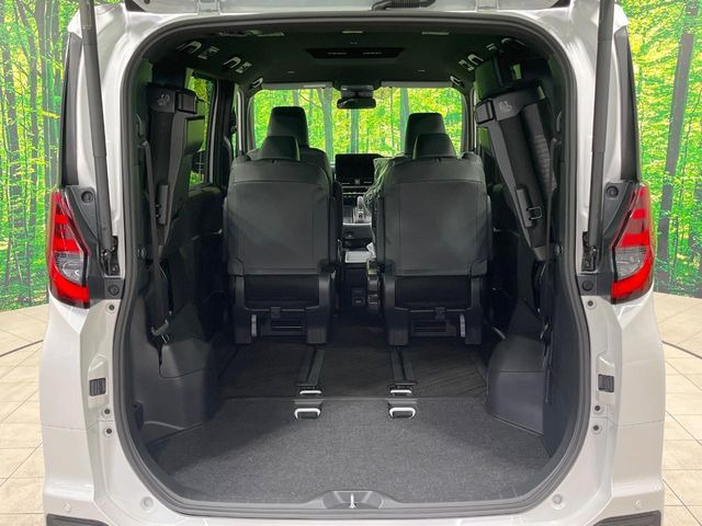 普段のお買い物や通勤、送迎等に十分な荷室スペースを確保しております。セカンドシートを倒すと、大きな荷物の積載も可能です♪
