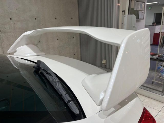 �y��^�����X�|�C���[�z�X�|�[�c�J�[�炵�����O�b�ƈ�������^�����X�|�C���[�𑕒��􍂑����s���̃X�^�r���e�B(���s���萫)����ɖ𗧂��܂��B