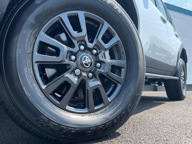 �y����18�C���`�A���~�z�C�[���z�O�ςɃ}�b�`���������A���~�z�C�[���𑕒����Ă���܂��B�e��ЊO�A���~�z�C�[����A�X�^�b�h���X�^�C�����戵�����Ă���܂��B���񂲑��k����������