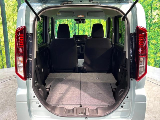 ���i�̂���������ʋ΁A���}���ɏ\���ȉ׎��X�y�[�X���m�ۂ��Ă���܂��B�Z�J���h�V�[�g��|���ƁA�傫�ȉו��̐ύڂ��\�ł���