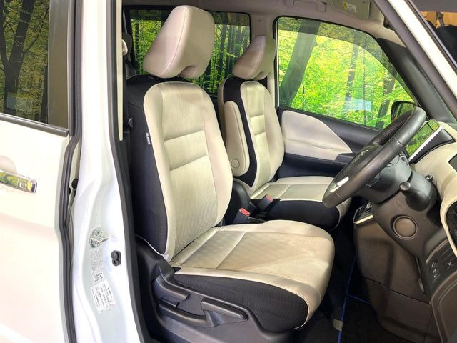 運転席シート廻りは使用感も少なく、良好な状態となっています。丁寧に使われていたことがよくわかりますね。
