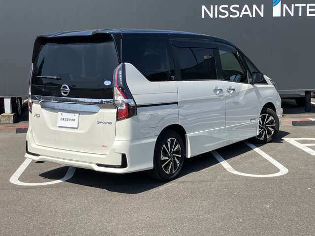 セレナ1.2 e-POWER ハイウェイスターV