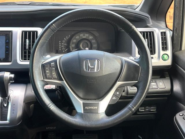 �y�����v�����X�e�A�����O�z�㎿�Ȋv���g�p���邱�ƂŁA��ɂ����������݂ƂĂ��^�]���₷���n���h���ł���