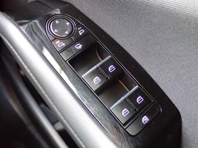 �d���i�[���h�A�~���[�E�p���[�E�B���h�E�������Ă��܂��B