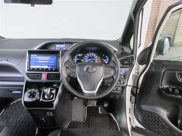 ヴォクシー1.8 ハイブリッド ZS 煌III