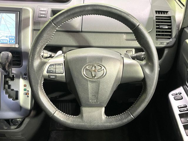 �y�����v�����X�e�A�����O�z�㎿�Ȋv���g�p���邱�ƂŁA��ɂ����������݂ƂĂ��^�]���₷���n���h���ł���