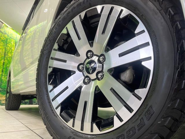 �y����18�C���`�A���~�z�C�[���z�O�ςɃ}�b�`���������A���~�z�C�[���𑕒����Ă���܂��B�e��ЊO�A���~�z�C�[����A�X�^�b�h���X�^�C�����戵�����Ă���܂��B���񂲑��k����������