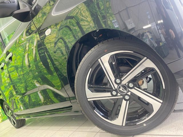 �y����15�C���`�A���~�z�C�[���z�O�ςɃ}�b�`���������A���~�z�C�[���𑕒����Ă���܂��B�e��ЊO�A���~�z�C�[����A�X�^�b�h���X�^�C�����戵�����Ă���܂��B���񂲑��k����������