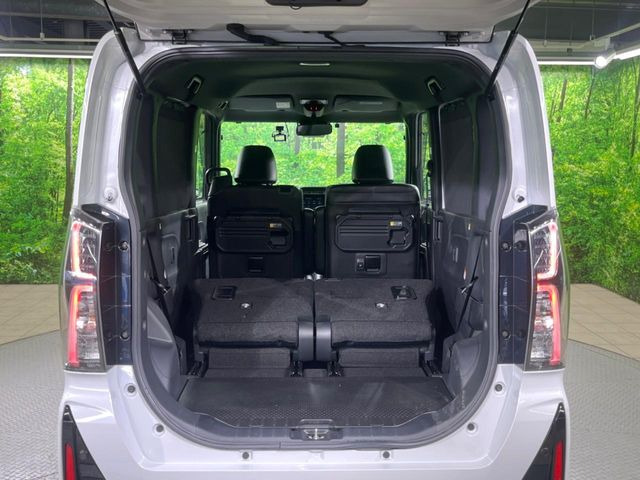 ���i�̂���������ʋ΁A���}���ɏ\���ȉ׎��X�y�[�X���m�ۂ��Ă���܂��B�Z�J���h�V�[�g��|���ƁA�傫�ȉו��̐ύڂ��\�ł���