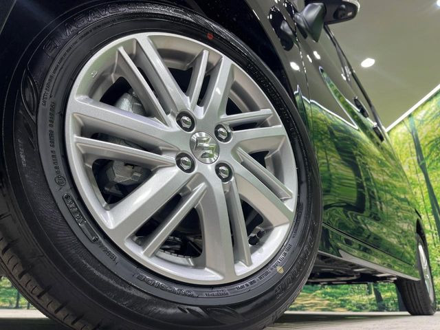 �y����15�C���`�A���~�z�C�[���z�O�ςɃ}�b�`���������A���~�z�C�[���𑕒����Ă���܂��B�e��ЊO�A���~�z�C�[����A�X�^�b�h���X�^�C�����戵�����Ă���܂��B���񂲑��k����������