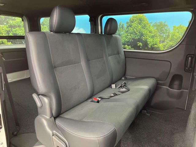 ���i���ȃI���W�i���t���A�}�b�g���I�v�V�����ɂĂ��p�ӂ��Ă���܂��B���D���ȃf�U�C����J���[�����Ԃɍ��킹�đI��ł����������Ƃ��ł��܂���