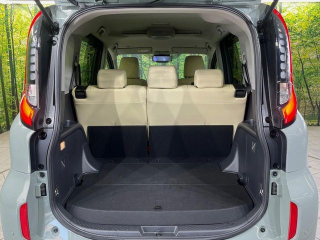 ���i�̂���������ʋ΁A���}���ɏ\���ȉ׎��X�y�[�X���m�ۂ��Ă���܂��B�Z�J���h�V�[�g��|���ƁA�傫�ȉו��̐ύڂ��\�ł���