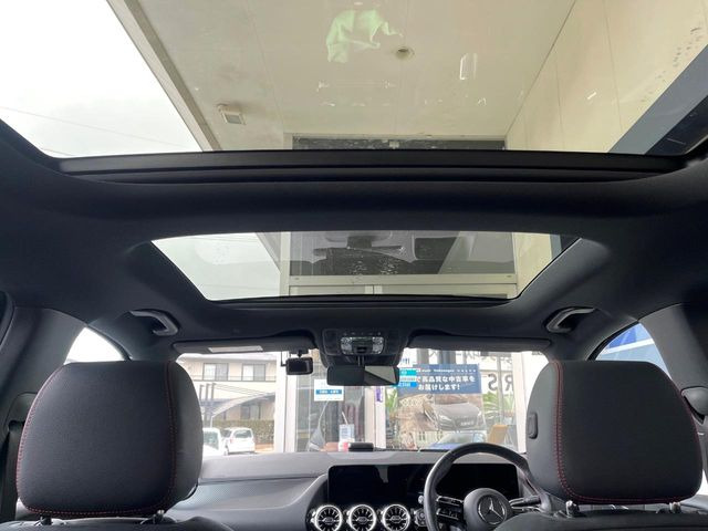 ●サンルーフ:開放感に溢れ、高級感もUP♪ポイントの高い装備です。もちろん動作確認も済ませております。ご安心ください。