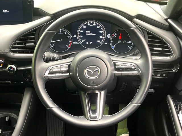 �y�����v�����X�e�A�����O�z�㎿�Ȋv���g�p���邱�ƂŁA��ɂ����������݂ƂĂ��^�]���₷���n���h���ł���