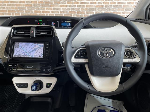 プリウス1.8 S ツーリングセレクション E-Four 4WD