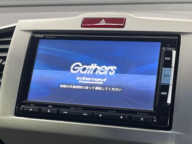 �y�����i�r�z�l�C�̏����i�r�𑕔����Ă���܂��B�i�r�̎g���₷���͂������A�I�[�f�B�I�@�\���[��!�L�����v�◷�s�͂������A�ʋ΂┃�����ȂǕ��i�̃h���C�u���y�����Ȃ�͂���