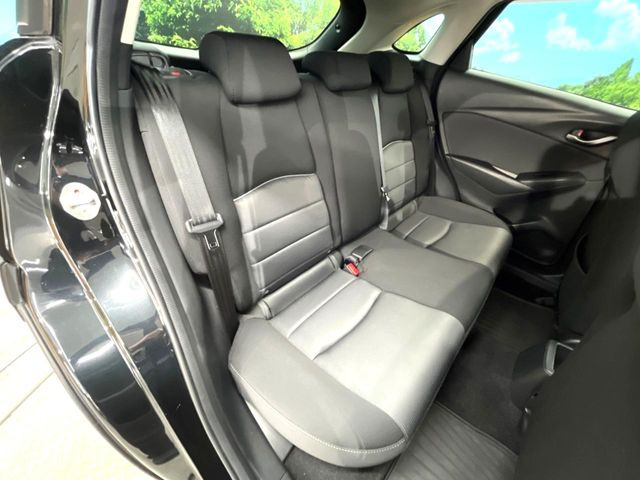 後部座席も気になるようなキズ・汚れやへたり等、大きなダメージはなく、良好な状態です。