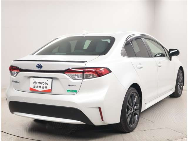 カローラ1.8 ハイブリッド W×B