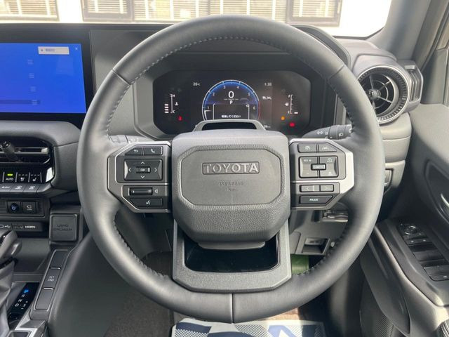 �y�����v�����X�e�A�����O�z�㎿�Ȋv���g�p���邱�ƂŁA��ɂ����������݂ƂĂ��^�]���₷���n���h���ł���