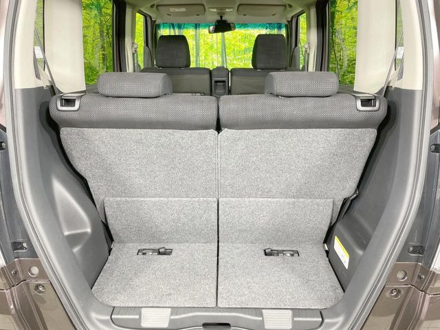 ���i�̂���������ʋ΁A���}���ɏ\���ȉ׎��X�y�[�X���m�ۂ��Ă���܂��B�Z�J���h�V�[�g��|���ƁA�傫�ȉו��̐ύڂ��\�ł���