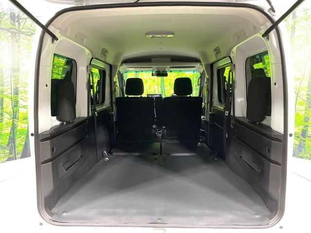 ���i�̂���������ʋ΁A���}���ɏ\���ȉ׎��X�y�[�X���m�ۂ��Ă���܂��B�Z�J���h�V�[�g��|���ƁA�傫�ȉו��̐ύڂ��\�ł���