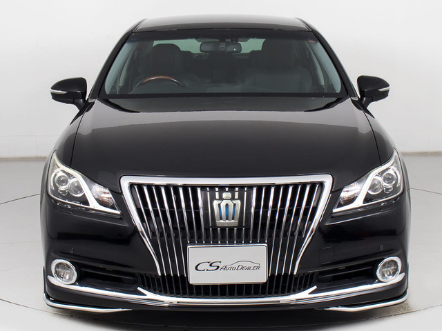 禁煙車です!室内は嫌なニオイも無く、すごく綺麗な状態です!禁煙車・・特にセダンタイプのお車では少ないですよね!!タバコのニオイが苦手なお客様必見です!快適にご乗車頂けます!!