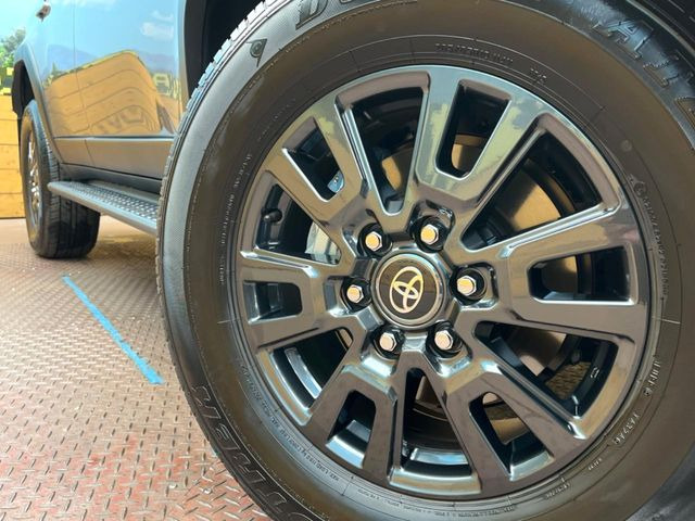 �y����18�C���`�A���~�z�C�[���z�O�ςɃ}�b�`���������A���~�z�C�[���𑕒����Ă���܂��B�e��ЊO�A���~�z�C�[����A�X�^�b�h���X�^�C�����戵�����Ă���܂��B���񂲑��k����������