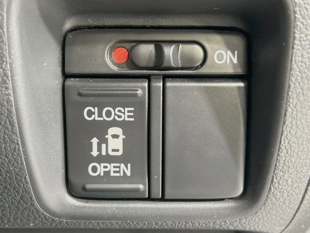 �y�p���[�X���C�h�h�A�z�X�}�[�g�L�[��^�]�Ȃ̃X�C�b�`�ŃX���C�h�h�A�̊J���\���d��������͂����ăh�A���J����K�v�������A���������q�l�ł��A�d���ו��������Ă��鎞�����N�ɊJ���߂ł��܂���