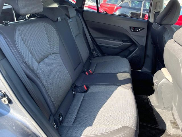 後部座席も気になるようなキズ・汚れやへたり等、大きなダメージはなく、良好な状態です。