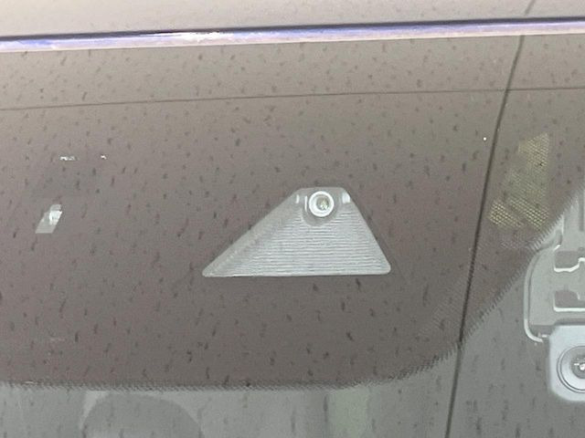 �yi-ACTIVESENSE�z���s���ɑO���̎ԗ�����F�����A�Փ˂������Ȏ��͌x��ƃu���[�L�ŏՓˉ���Ɣ�Q�y�����A�V�X�g�B�����S�Ƀh���C�u�����y���݂��������܂��B