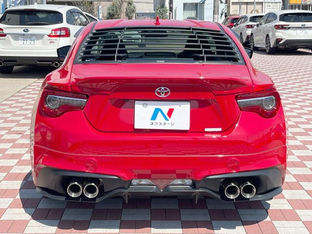 安心の最長10年・走行無制限保証(有償)をご用意。保証内容も充実はもちろん、無料点検&オイル交換や、年中無休の全国・24時間ロードサービスも付帯されておりますのでご安心下さい。