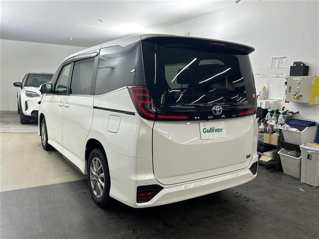 ノア1.8 ハイブリッド S-Z E-Four 4WD