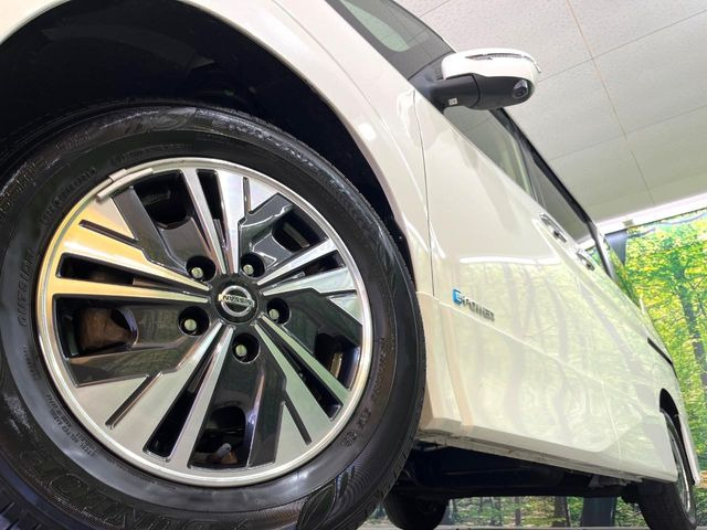 【純正15インチアルミホイール】外観にマッチした純正アルミホイールを装着しております。各種社外アルミホイールや、スタッドレスタイヤも取扱いしております。是非ご相談ください♪