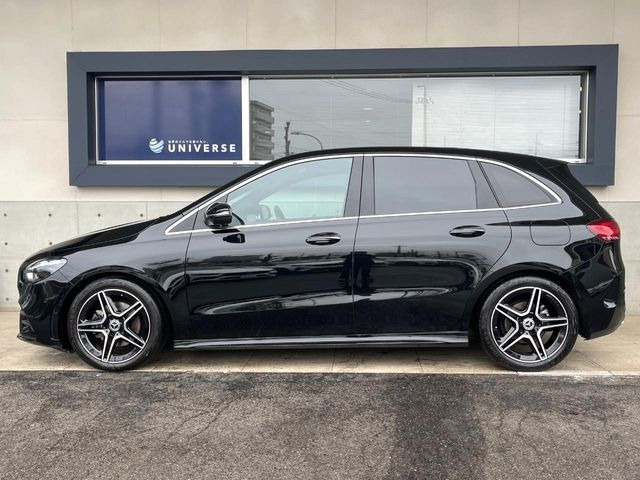 高透明度のガラス皮膜で撥水はもちろん、上質なツヤ・光沢を実現。紫外線や酸性雨から大切な愛車を保護し、色あせ・劣化を防止。「弾スプラッシュコート」、「弾プリミッサコート」からお選びいただけます。