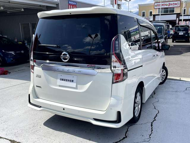 セレナ2.0 ハイウェイスターV 4WD