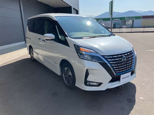 セレナ1.2 e-POWER ハイウェイスターV