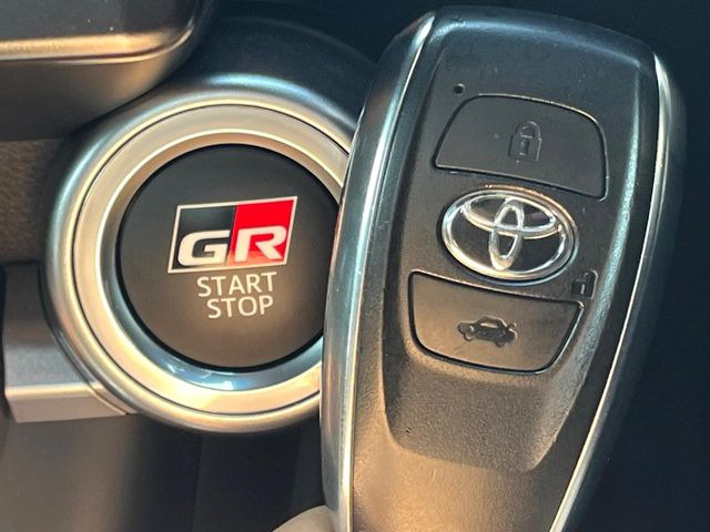 �y�X�}�[�g�L�[�z�J�o����|�P�b�g�ɓ��ꂽ�܂܂ł��h�A�̎{���E�������\�ȃX�}�[�g�L�[�𑕔��B�G���W���̃I���E�I�t�����J�M�����o���K�v����������Ƃ��Ă��֗��ł���