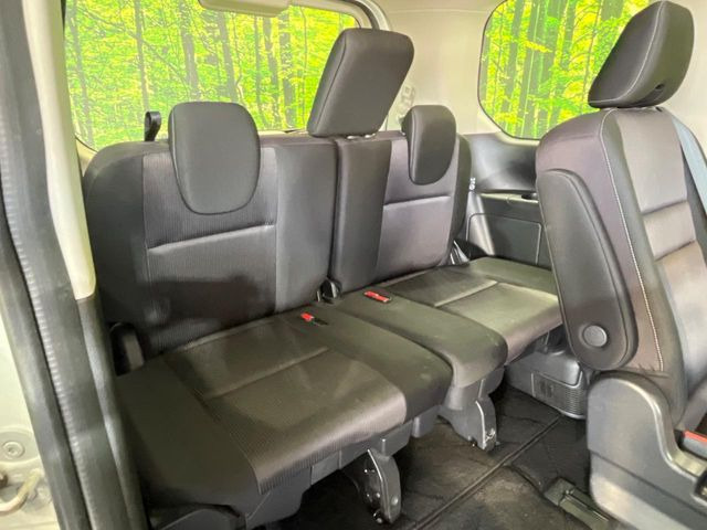 3列目シートはもちろん状態良好☆大人でもゆったりと座って頂けますので、大人数でのお出かけもラクラクです♪ご家族で、気の知れた仲間で、ドライブに行くのが楽しみですね♪
