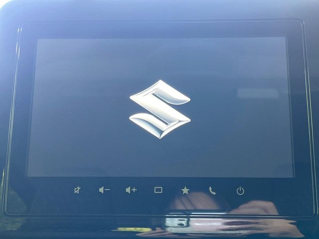 【メーカー純正ナビ】インテリアに溶け込むスタイリッシュな「専用設計」メーカーナビを装備♪視認性や操作性など基本性能にも優れ、より上質なカーライフをお楽しみいただけます。