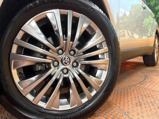 �y����19�C���`�A���~�z�C�[���z�O�ςɃ}�b�`���������A���~�z�C�[���𑕒����Ă���܂��B�e��ЊO�A���~�z�C�[����A�X�^�b�h���X�^�C�����戵�����Ă���܂��B���񂲑��k����������