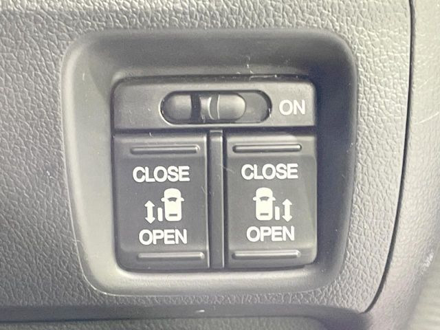 �y�����p���[�X���C�h�h�A�z�X�}�[�g�L�[��^�]�Ȃ̃X�C�b�`�Ō�ȗ����X���C�h�h�A�̊J���\���d��������͂����ăh�A���J����K�v�������A�����Ȃ��q�l�ł��ȒP�ɊJ���߂ł����K�ł���