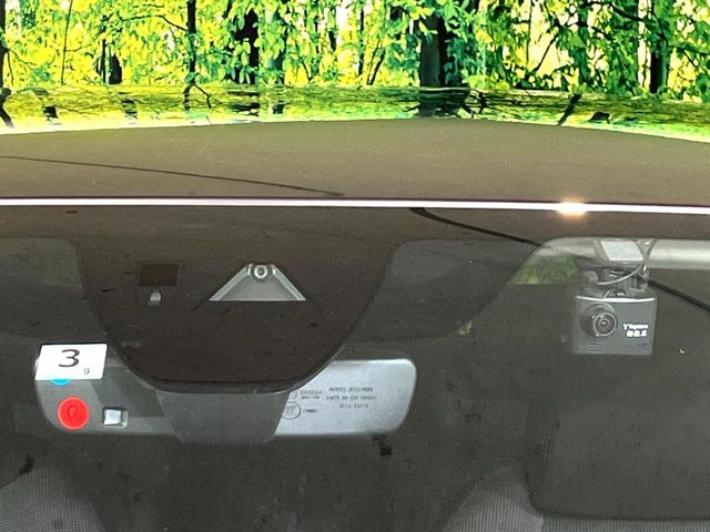 �yi-ACTIVESENSE�z���s���ɑO���̎ԗ�����F�����A�Փ˂������Ȏ��͌x��ƃu���[�L�ŏՓˉ���Ɣ�Q�y�����A�V�X�g�B�����S�Ƀh���C�u�����y���݂��������܂��B