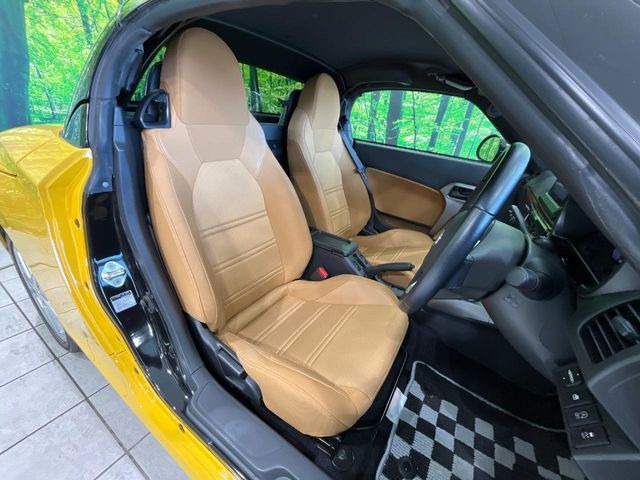 運転席シート廻りは使用感も少なく、良好な状態となっています。丁寧に使われていたことがよくわかりますね。