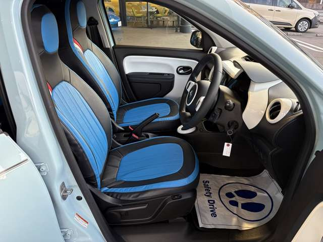 �Y��ȃt�����g�V�[�g�̉摜�ł��B�J�o�i�̃V�[�g�J�o�[���t���Ă��܂��B